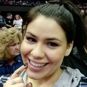 Meet your Posher, Cynthia